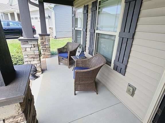 5th image of 218 N Stonegate Dr