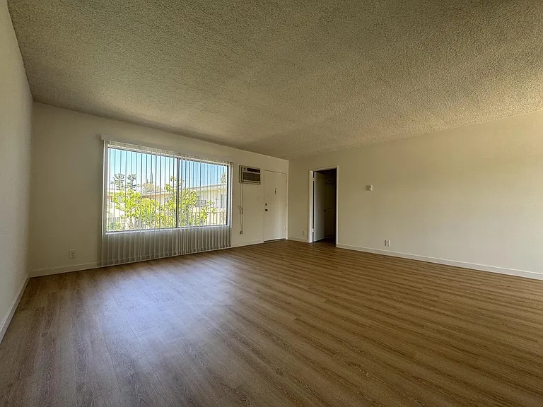 5292 Newcastle Ave #25 — Photo 10