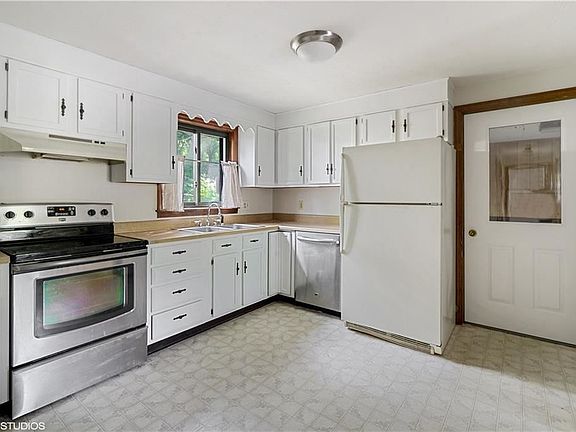 5th image of 254 Greenwood Dr