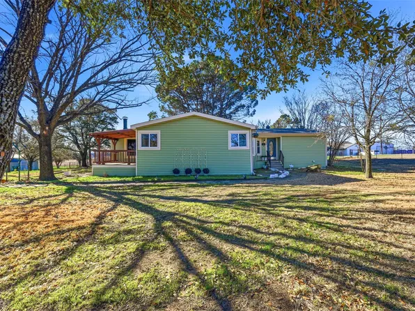 1050 Stadium Dr, Joshua, TX 76058