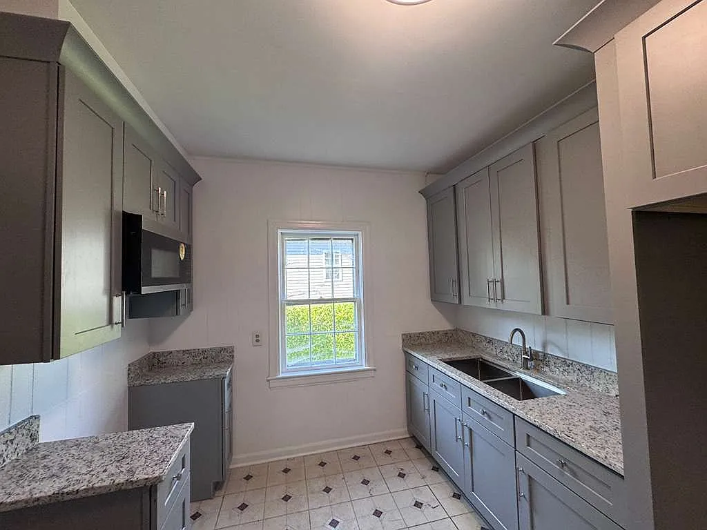 2217 Maple Street — Photo 2