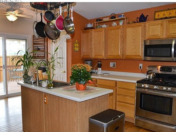 Open Kitchen w/ Island