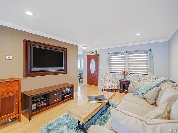 4th image of 811 County Line Road