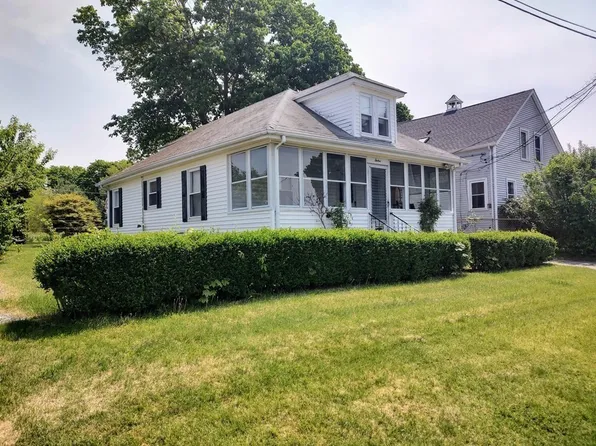 12 Clinton Ave, Swansea, MA 02777