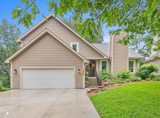 16450 S Manor Rd, Eden Prairie, MN 55346