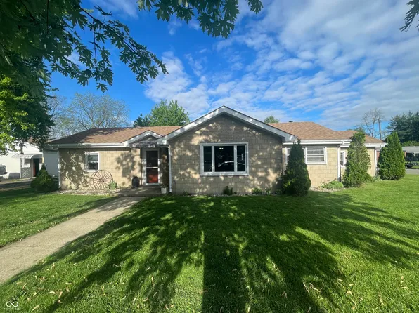 1122 Shelby St, Shelbyville, IN 46176