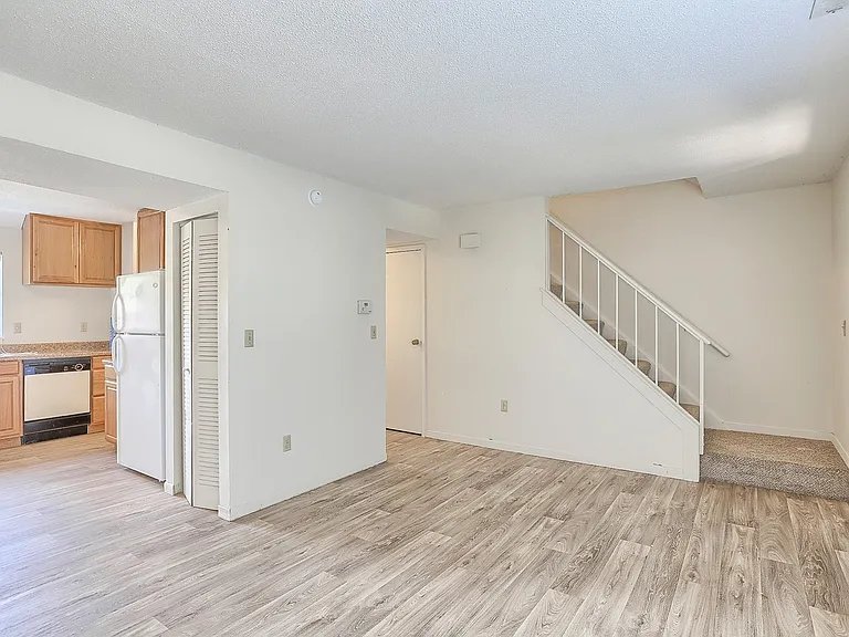 605 English Creek Ct — Photo 5
