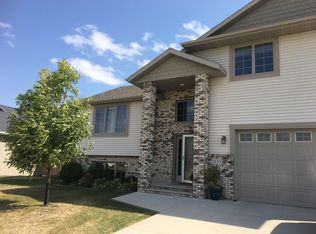 3889 S 19th St, Grand Forks, ND 58201