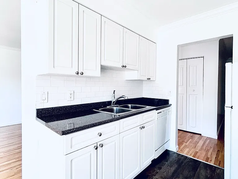 1280 Madison Ave #204 — Photo 8
