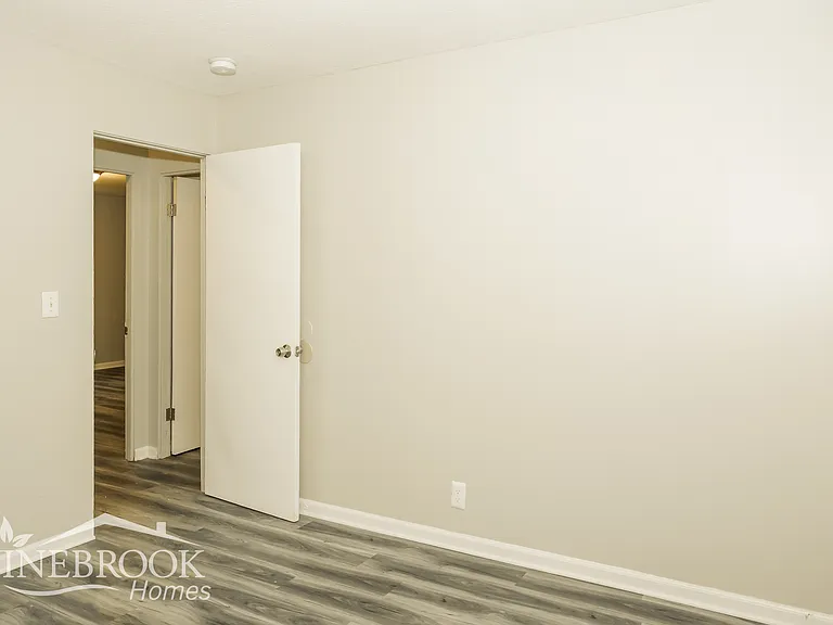 6104 Valley Park Dr NW — Photo 10