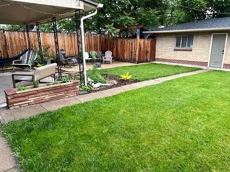 1 Room In 4000 Umatilla St — Photo 2