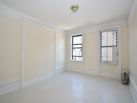 3rd image of 2322 Loring Pl N #2B