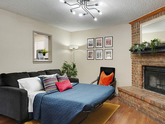 4th image of 525 Essex Pl #8