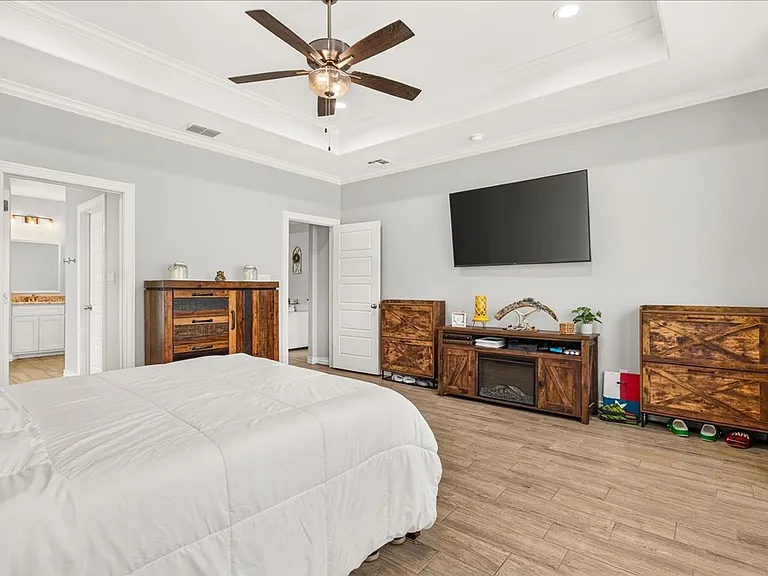2445 Manuel Ln — Photo 29