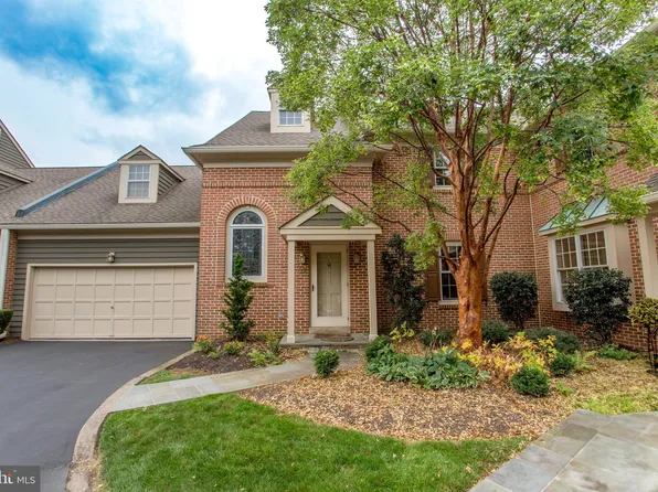 32 Hibiscus Ct, Doylestown, PA 18901