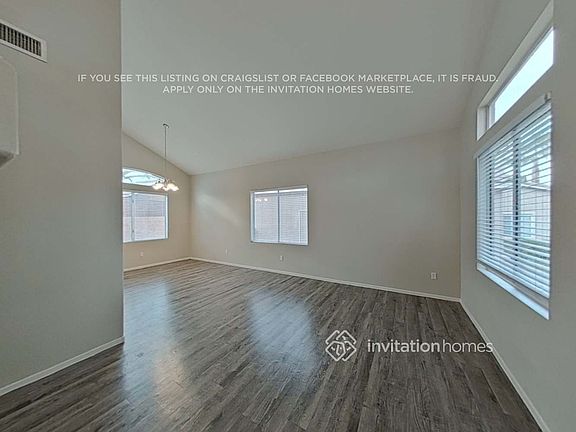 4th image of 327 Greenleaf Glen St