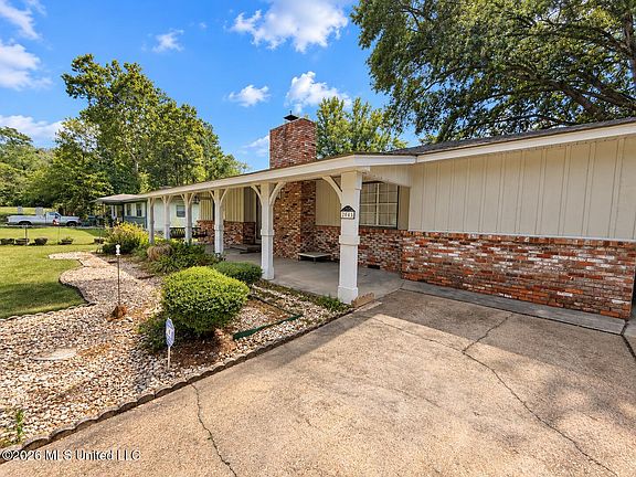 2nd image of 2045 Carolyn Ln