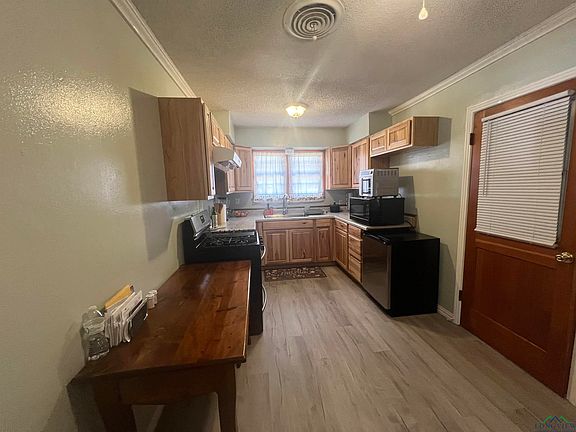 3rd image of 805 Enfield Dr