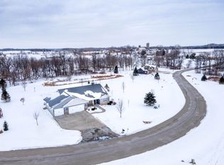 W2423 Heavens View Ln, Seymour, WI 54165