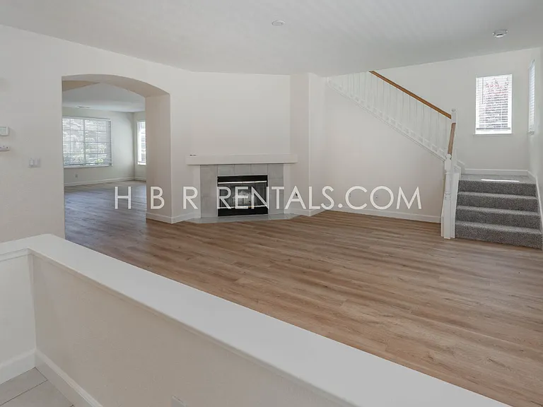 483 Summer Ln — Photo 10
