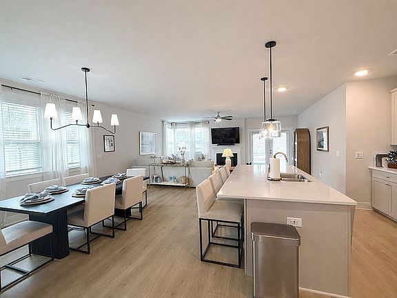 5th image of 136 Laurel Oak Dr