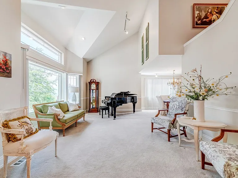 1273 E Grayson Ct — Photo 9