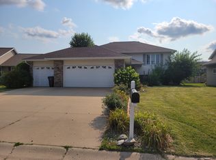 112 Spyglass Dr, Mankato, MN 56001