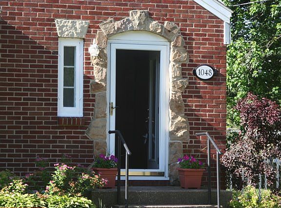 2nd image of 1048 Edna St SE