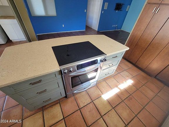 5th image of 915 W Desert Cove Ave