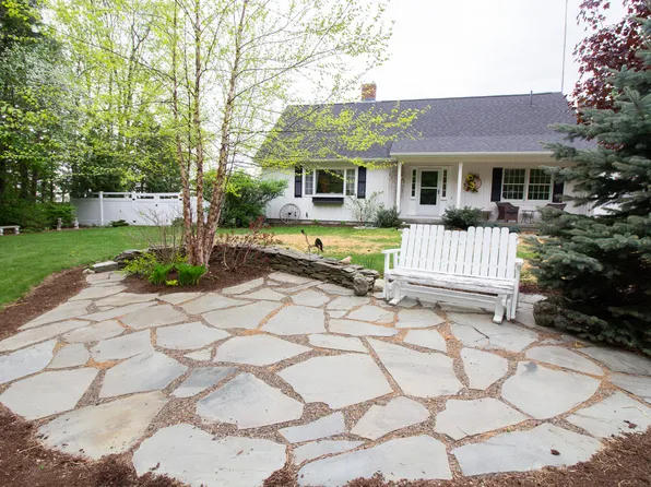 15 Old Kelley Avenue, Orono, ME 04473