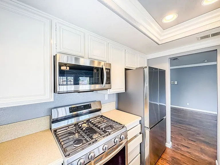 1020 Grape St — Photo 4