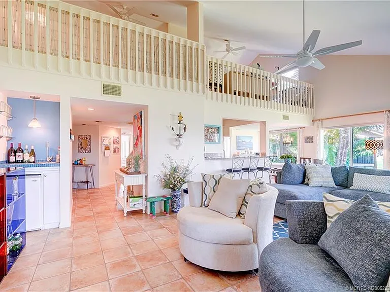 233 NE Edgewater Dr #201 — Photo 15
