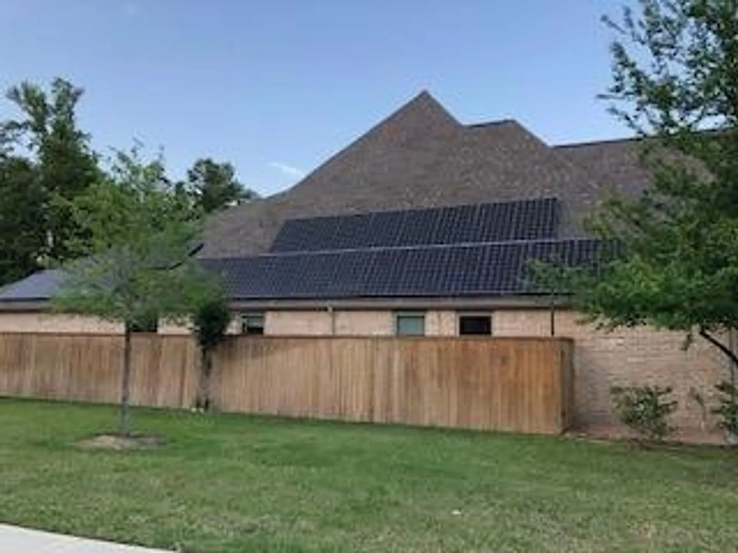 Stunning 4BR Perry House in New Caney — Photo 2