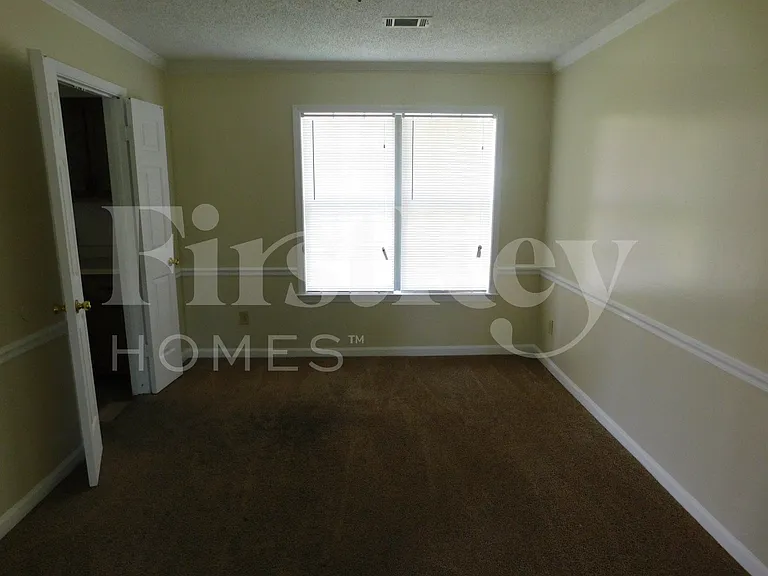 2428 Green Glen Dr — Photo 3