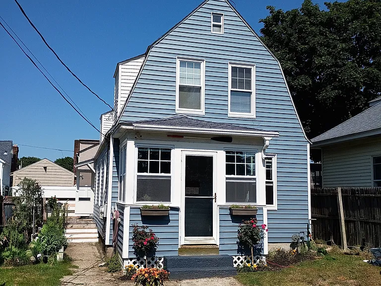 31 Sagamore St — Photo 1