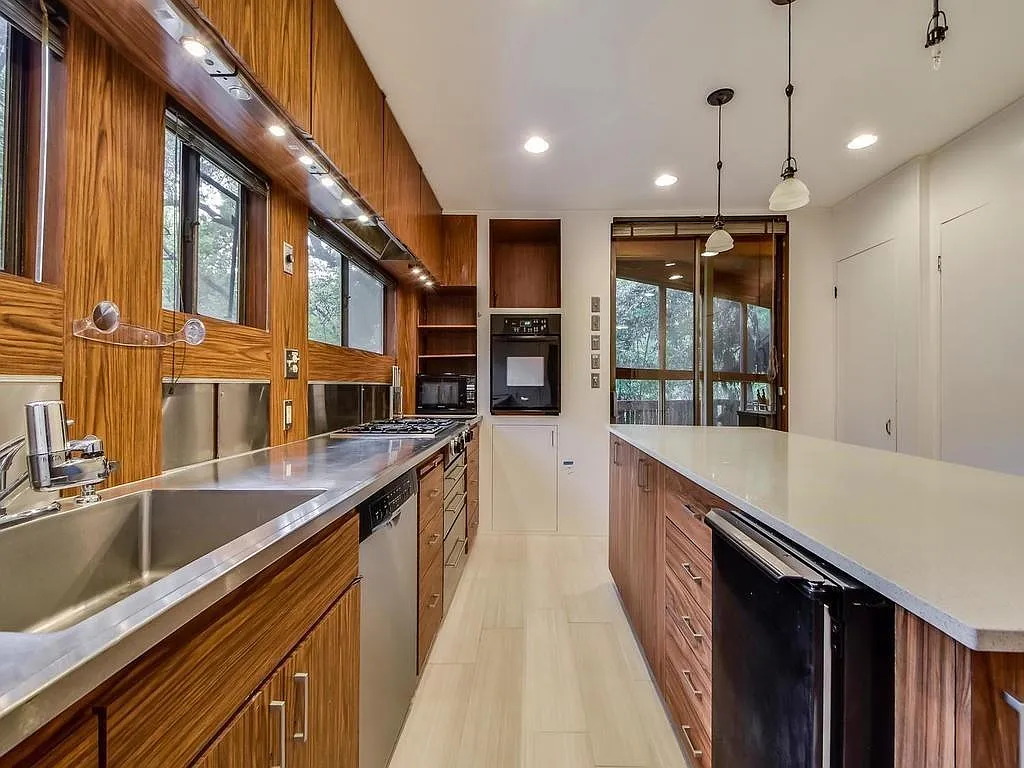 6 bed, 4246 sqft, $13,000 — Photo 4