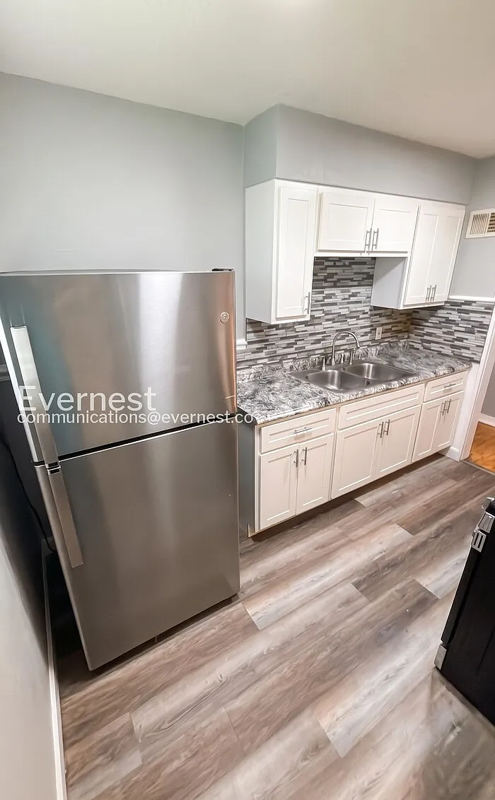 3 bed, 1.0 bath, 950 sqft, $1,375 — Photo 4