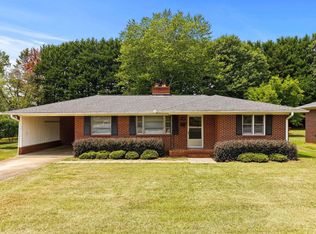 710 S Main St, Greer, SC 29650