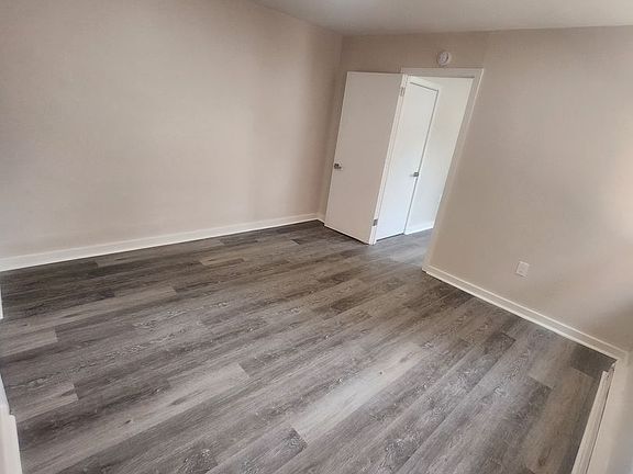 5th image of 814 W Walnut St APT 6