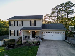 141 Middle Coach Rd, Hurricane, WV 25526