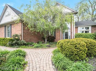 662 Lake Ridge Rd, Rochester Hills, MI 48307