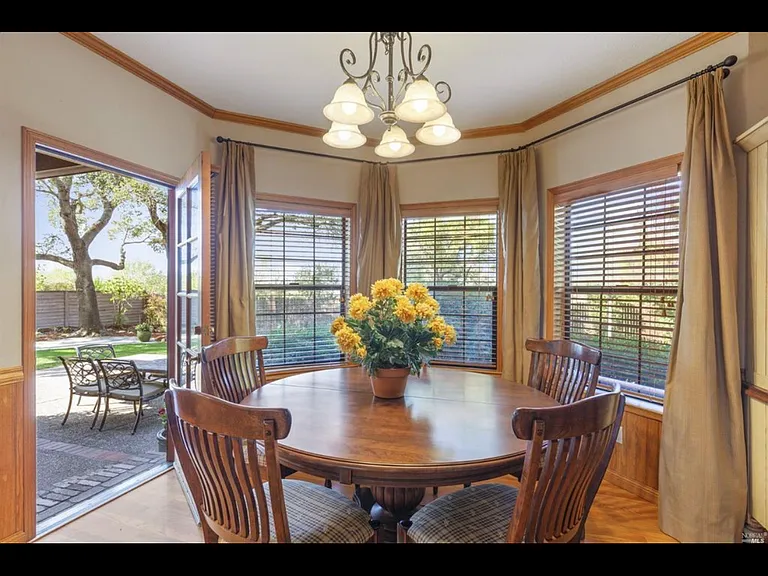 4300 Heritage Ln — Photo 12