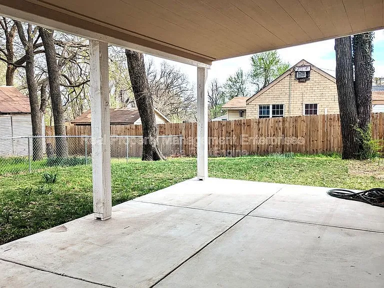 600 N Poplar Ln — Photo 24