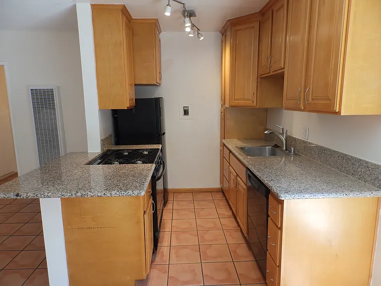 11930 Louise Ave #6 — Photo 8