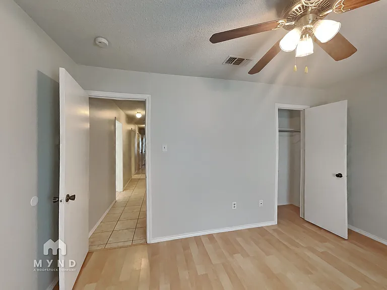 303 N Eastern St #B — Photo 15