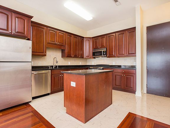 2nd image of 20 Avenue At Port Imperial APT 537