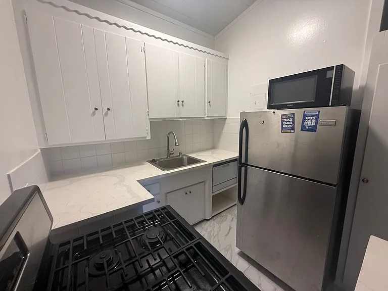 9017 Harratt St in the Heart of West Hollywood! — Photo 9