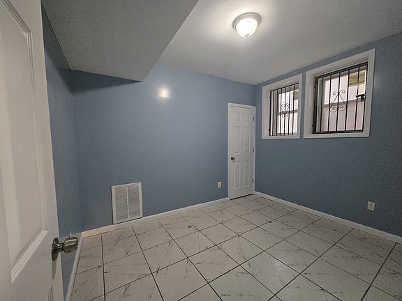 3rd image of 21 Stuyvesant Ave #11L