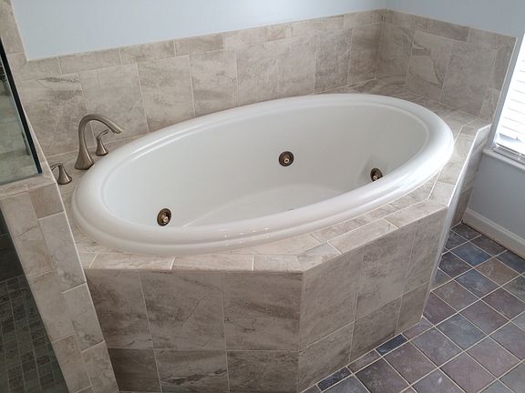 MBR - Whirlpool tub