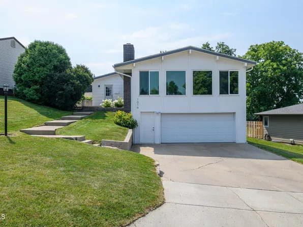 1016 Crescent Ln, Bismarck, ND 58501